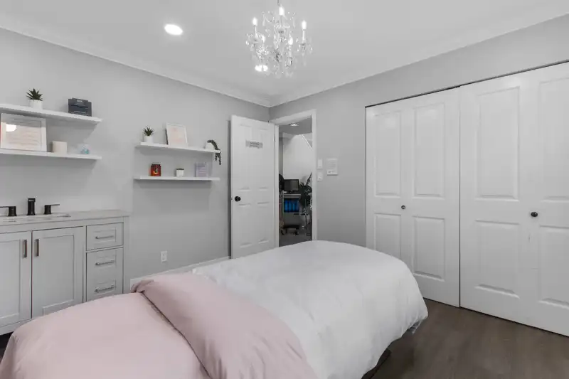 1170 DOLPHIN STREET - photo 4 of 40