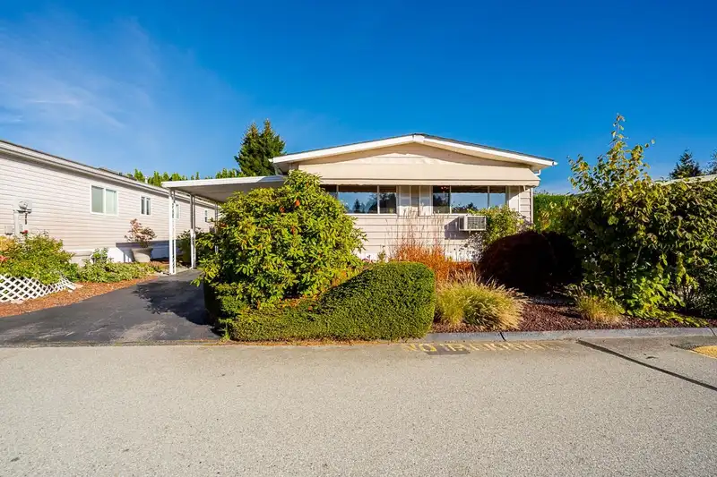 24 15875 20 AVENUE - photo 1 of 37