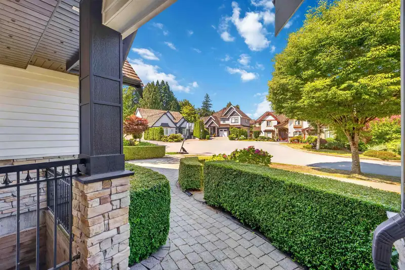 3088 162A STREET - photo 4 of 38
