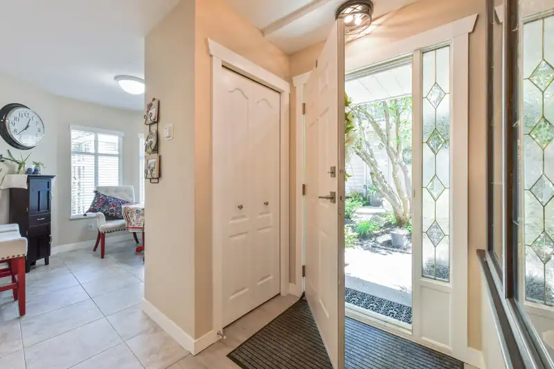 5 15273 24 AVENUE - photo 3 of 33