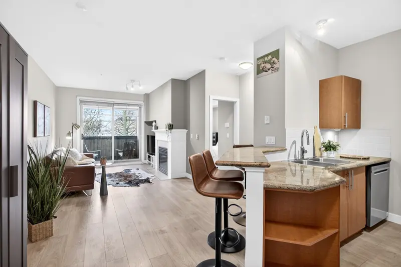 311 2478 SHAUGHNESSY STREET - photo 3 of 21