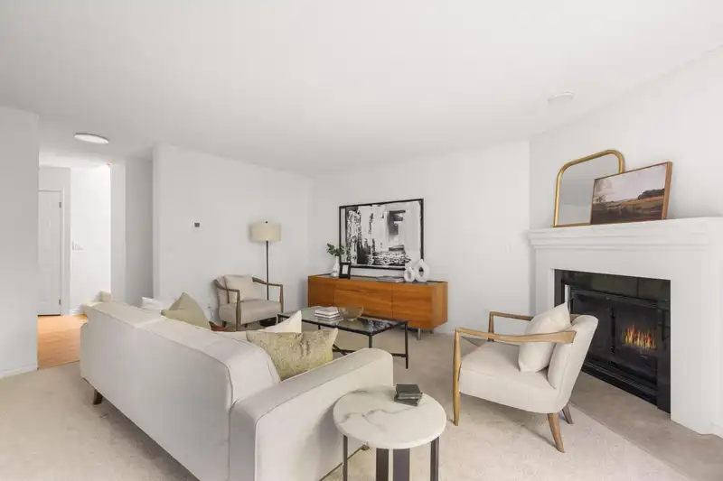 102 12747 16 AVENUE - photo 1 of 40