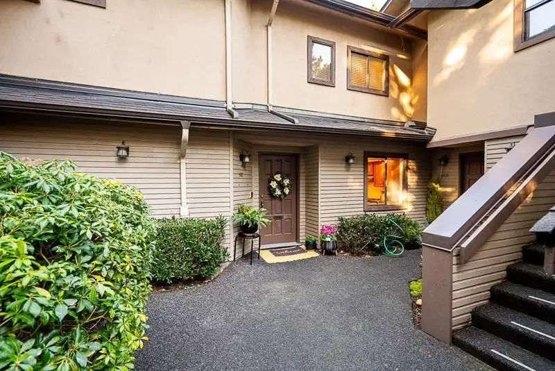 102 12747 16 AVENUE - photo 3 of 40