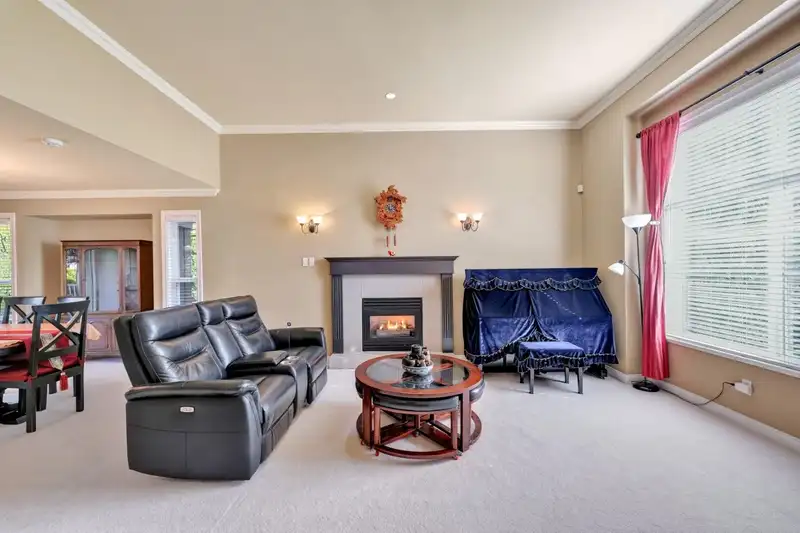 14763 31A AVENUE - photo 4 of 40
