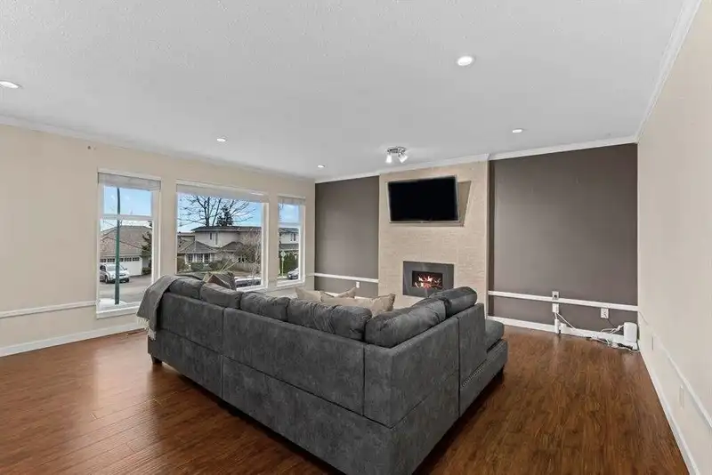 15451 ROPER AVENUE - photo 2 of 23