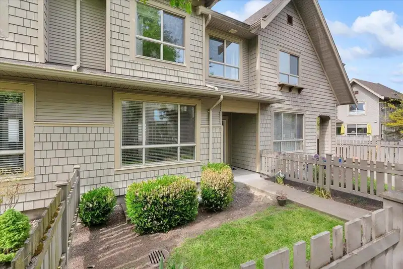 94 2738 158 STREET - photo 2 of 23