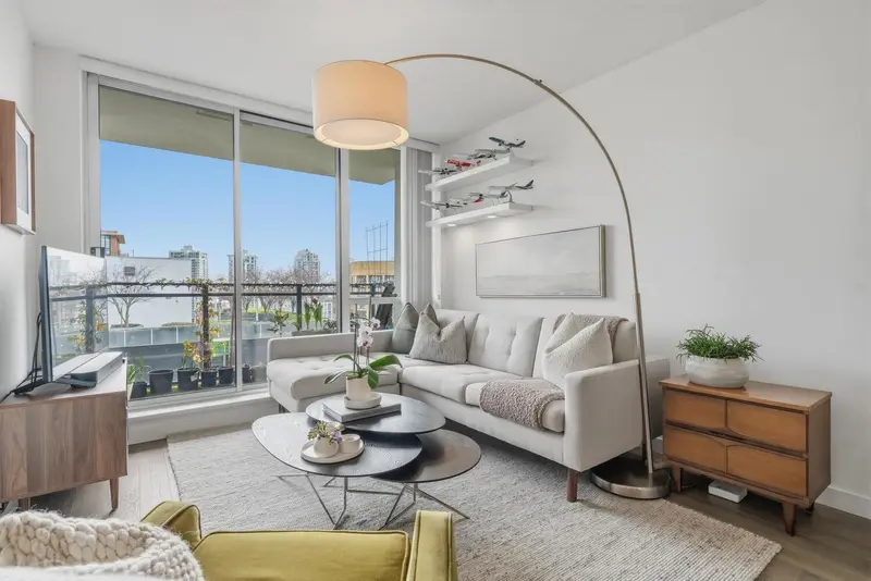 1707 1082 SEYMOUR STREET - photo 2 of 25