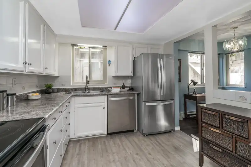 102 1368 FOSTER STREET - photo 2 of 25