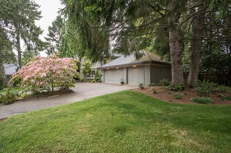 13077 20A AVENUE - photo 3 of 37