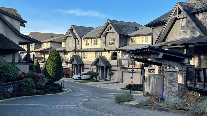 98 9525 204 STREET - photo 1 of 25