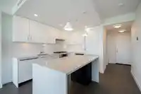 903 1588 JOHNSTON ROAD - thumbnail 2