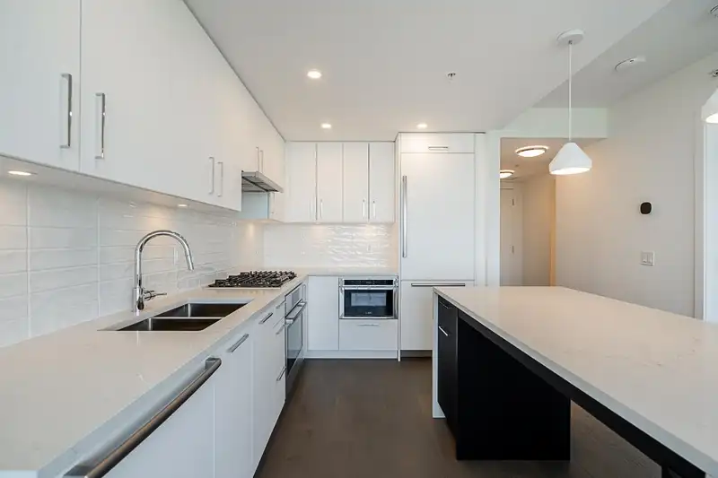 903 1588 JOHNSTON ROAD - photo 3 of 35
