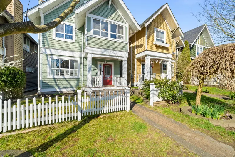 133 STAR CRESCENT - photo 3 of 25