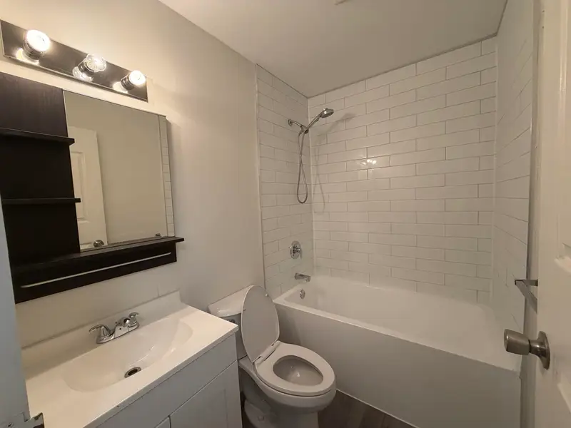 303 1948 COQUITLAM AVENUE - photo 3 of 7