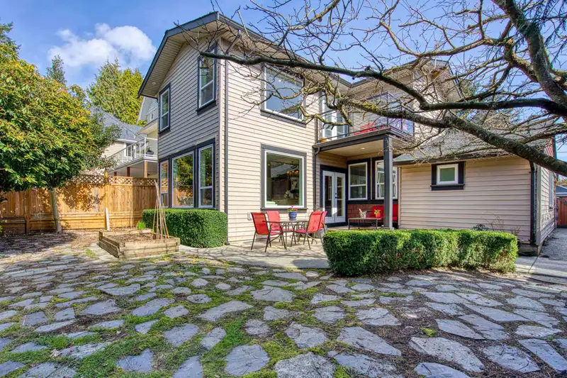 1405 129B STREET - photo 3 of 22