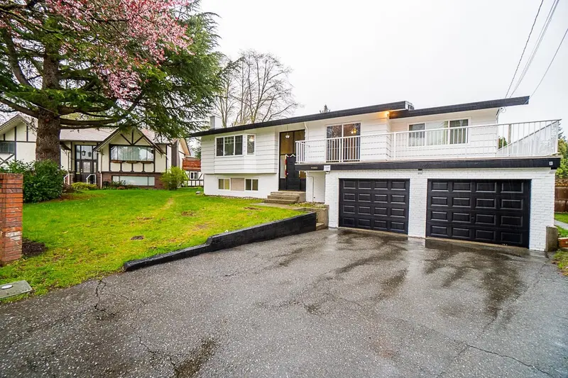 11892 GILMOUR CRESCENT - photo 1 of 25