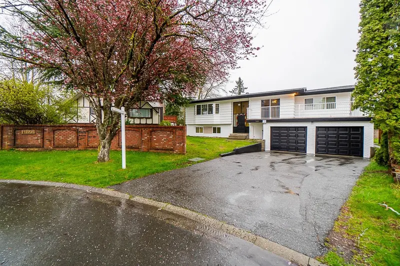 11892 GILMOUR CRESCENT - photo 2 of 25