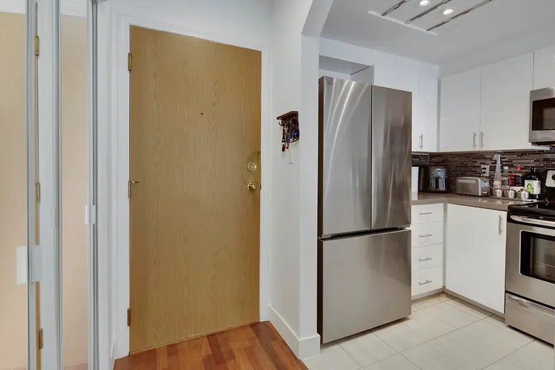 206 1650 GRANT AVENUE - photo 2 of 25