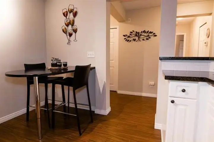 310 15185 22 AVENUE - photo 4 of 18