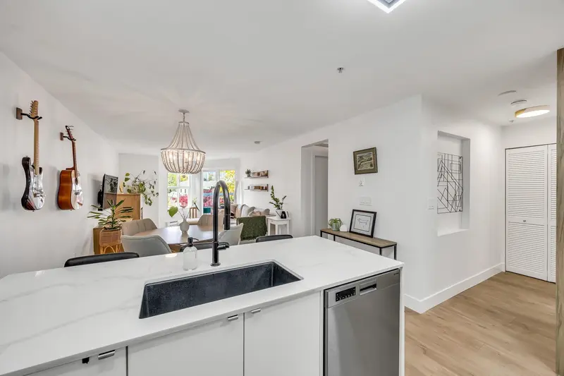 213 3038 E KENT AVENUE SOUTH - photo 4 of 25