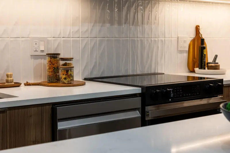 509 16485 18 AVENUE - photo 4 of 17