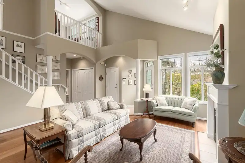 74 14909 32 AVENUE - photo 1 of 40
