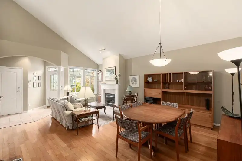 74 14909 32 AVENUE - photo 3 of 40