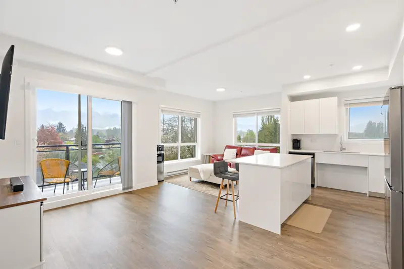 312 9450 ROBSON STREET - photo 3 of 23