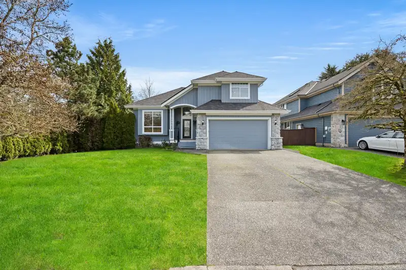 2998 147A STREET - photo 2 of 37