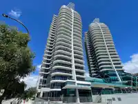 702 1500 MARTIN STREET - thumbnail 1