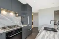702 1500 MARTIN STREET - thumbnail 12