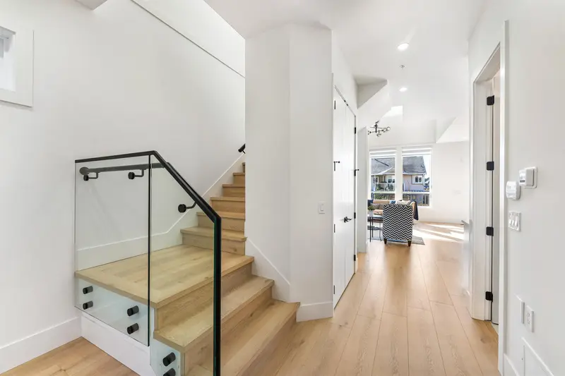 2472 GLENWOOD AVENUE - photo 2 of 25