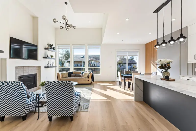 2472 GLENWOOD AVENUE - photo 4 of 25