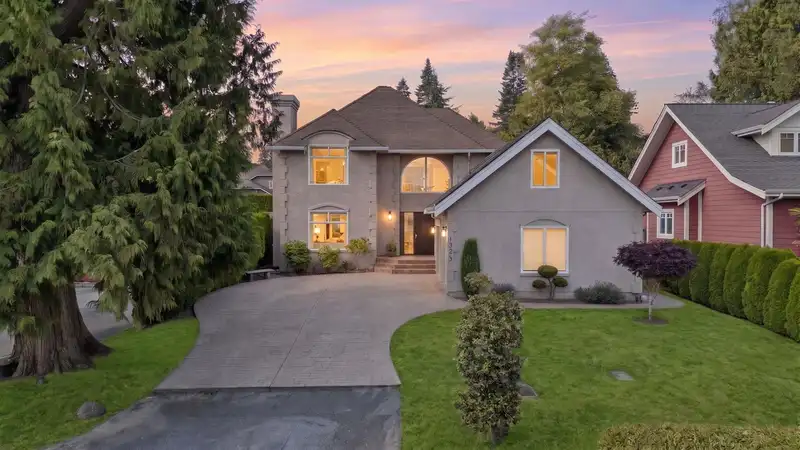 13473 14 AVENUE - photo 1 of 34