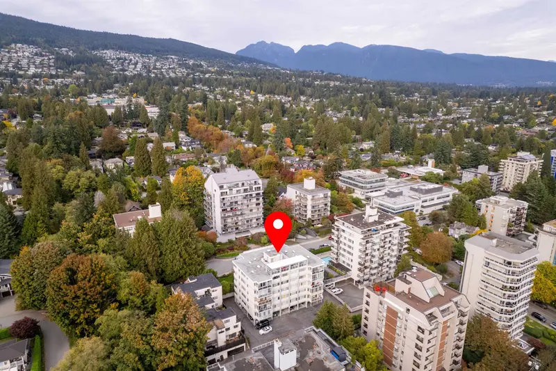 402 1750 ESQUIMALT AVENUE - photo 2 of 23