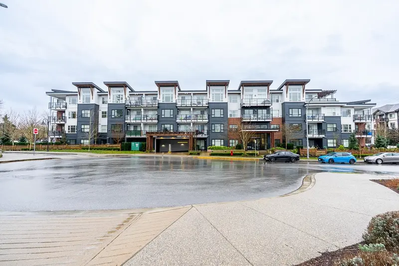 204 22136 49 AVENUE - photo 2 of 25