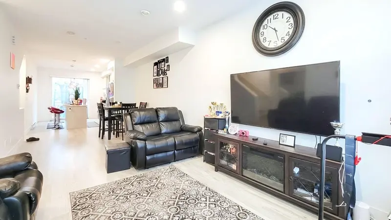 72 24108 104 AVENUE - photo 1 of 23