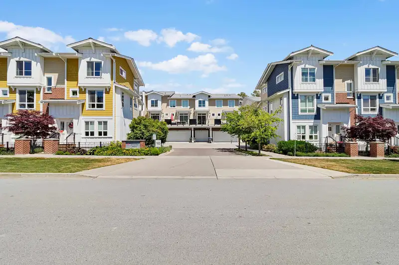 45 16561 17A AVENUE - photo 1 of 37