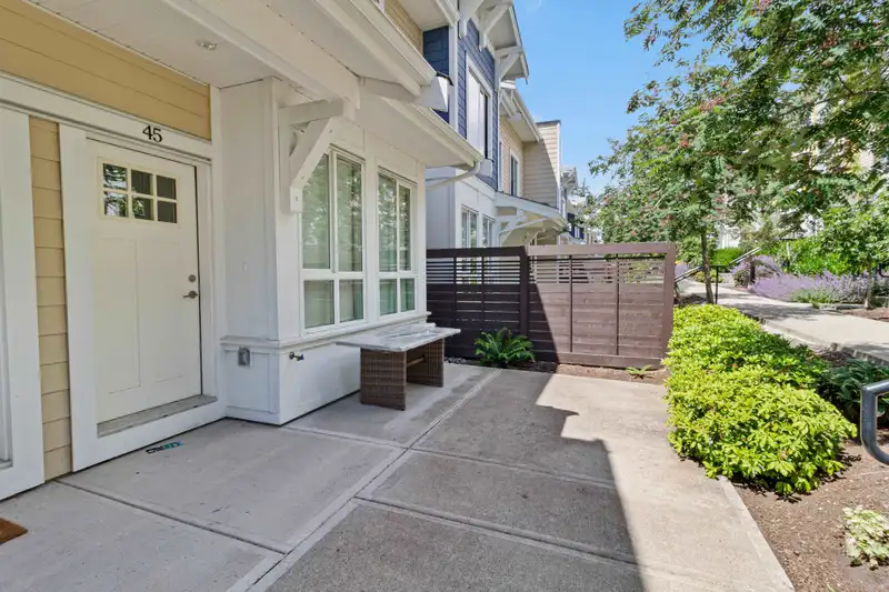 45 16561 17A AVENUE - photo 4 of 37