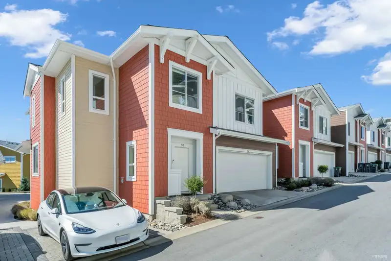 96 16561 17A AVENUE - photo 2 of 40