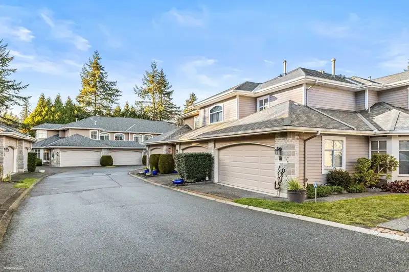 20 15273 24 AVENUE - photo 2 of 37