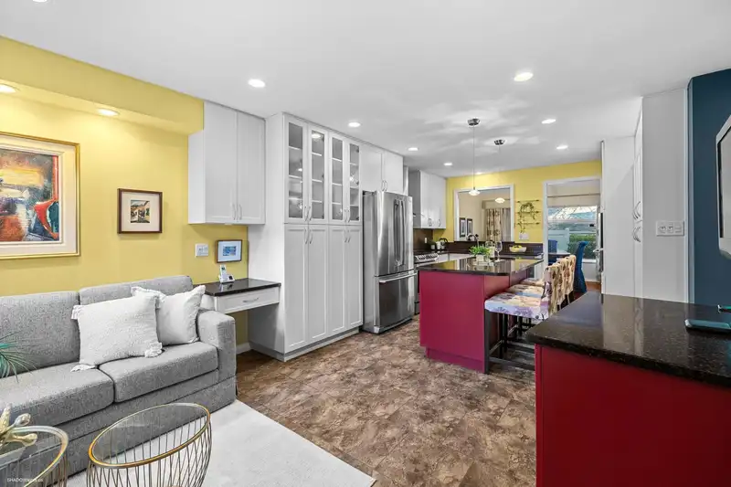 20 15273 24 AVENUE - photo 3 of 37