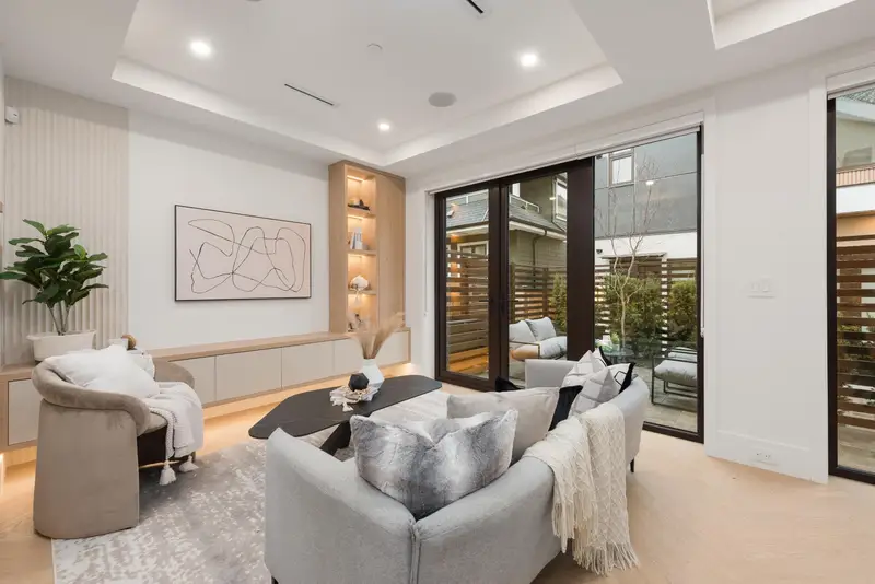 1 3393 VICTORIA DRIVE - photo 2 of 25