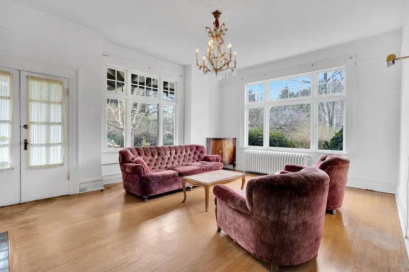 3924 PINE CRESCENT - photo 3 of 25