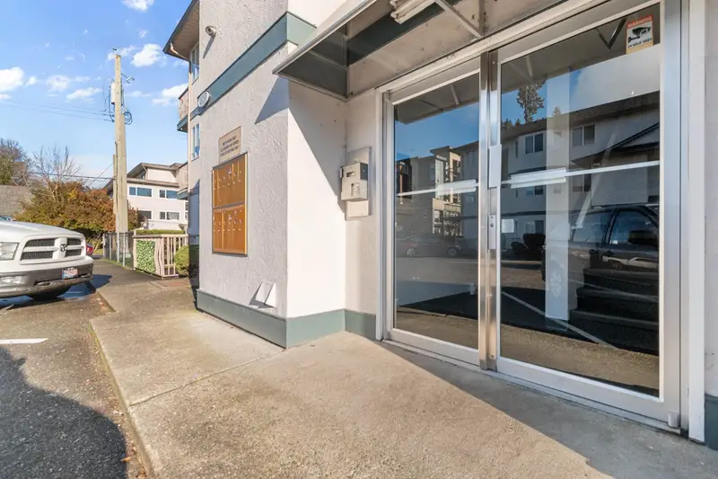 14 46160 PRINCESS AVENUE - photo 3 of 25