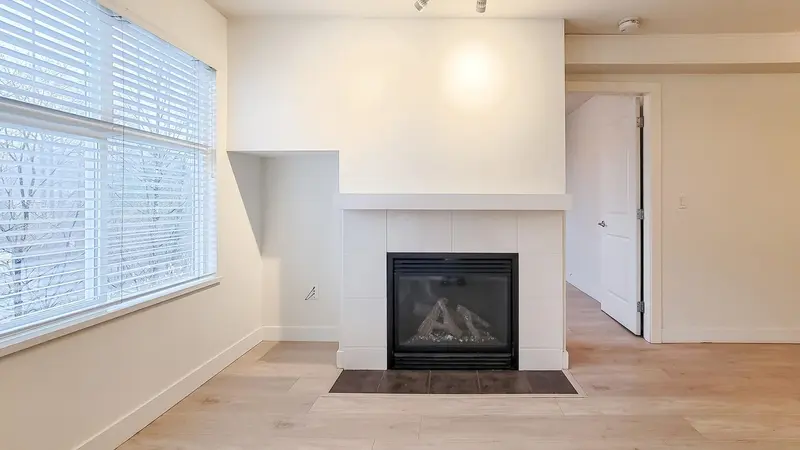 405 3260 ST JOHNS STREET - photo 3 of 25