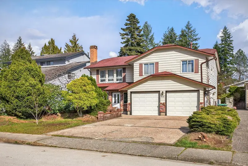 925 MERRITT STREET - photo 2 of 25