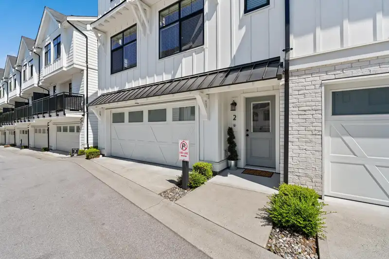 2 3339 148 STREET - photo 4 of 31
