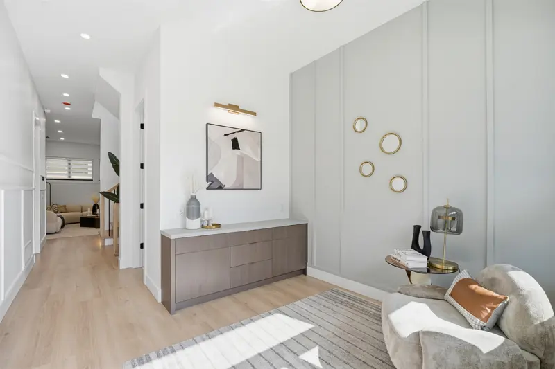 20473 69 AVENUE - photo 2 of 25