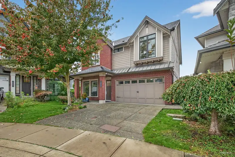 2547 163 STREET - photo 3 of 7
